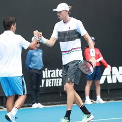 Jarry tuvo su revancha en dobles y avanzó a segunda ronda