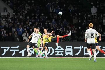 Jhon Jáder Durán y un golazo de chilena de Rafael Santos Borré le dieron la vuelta al marcador tras el primer tanto de Mitoma. Lorenzo mantiene su invicto con la Selección Colombia.