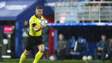 Gil Manzano pitará el Valencia-Barcelona; De Burgos, el Valladolid-Madrid