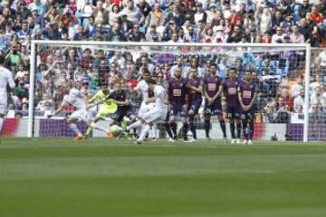 James Rodríguez marcó de falta directa el 1-0 del conjunto blanco.