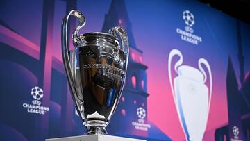 El trofeo de la UEFA Champions League, presente en el sorteo en Nyom.