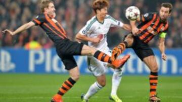 El Leverkusen saca un punto de oro y el Shakthar se complica