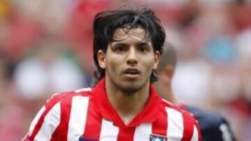 Jesús García Pitarch, director deportivo del Atlético de Madrid, explicó hoy, preguntado por las renovaciones del argentino Sergio ''Kun'' Agüero y del uruguayo Diego Forlán, que el club presentará "en próximas fechas" las ampliaciones de contrato de "algunos jugadores" de la plantilla del club rojiblanco