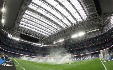 La pelota vuelve a rodar en el feudo blanco tras unas jornadas jugando fuera de casa. Los blancos reciben al Getafe con el nuevo aspecto del Bernabéu como protagonista.