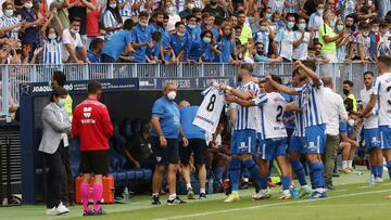 Peybernes y sus compa&ntilde;eros homenajean a Luis Mu&ntilde;oz en la celebraci&oacute;n del 1-0.