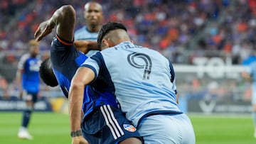 Alan Pulido, expulsado en el inicio de la Leagues Cup por un cabezazo