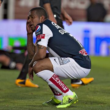 Después de militar tres temporadas con Santos Laguna, Christian Suárez fichó con Pachuca. Con los Tuzos jugó apenas un torneo y no encontró regularidad. 'El Chivo' deambuló por Barcelona de Guayaquil, Atlas, Dorados, entre otros, pero no volvió a ser el mismo.