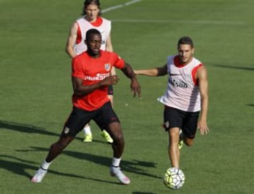 Jackson Martínez entrena con el Atlético de Madrid previo al Trofeo Ramón de Carranza en Cádiz, en el que se espera sea titular de cara al inicio de la Liga.