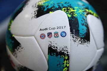 Balón con el que se ha jugado el Atlético de Madrid - Nápoles de la Audi Cup.
