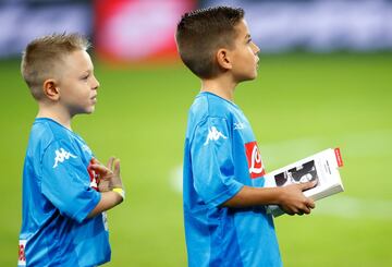 Las plantillas de todos los equipos de la Serie A harán un minuto de silencio antes del comienzo de sus encuentros y participarán en la lectura de unos extractos del célebre Diario de Ana Frank en respuesta al antisemitismo mostrado por los ultras del Lazio.