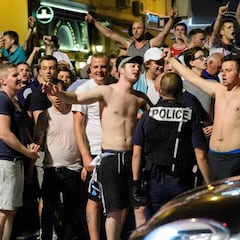 Primer lío de los 'hooligans' ingleses: "¿Dónde está el ISIS?"