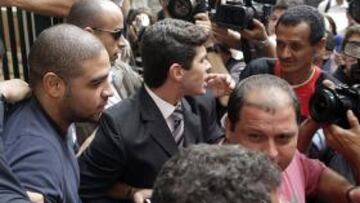 Adriano declara sobre sus supuestos nexos con el narcotráfico