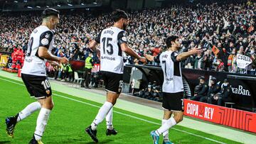Goncalo Guedes of Valencia CF celebrates a goal with teammates nduring the semifinal of the Spanish Copa del Rey, match between Valencia CF and Athletic Club de Bilbao at the Mestalla Stadium on March 2, 2022, in Valencia, Spain.
AFP7
02/03/2022 ONLY F