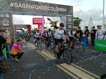 El calor de Barranquilla, el río Magdalena, el mar Caribe y 1500 aficionados rodaron junto a Peter Sagan en el gran fondo que pone fin a su visita a Colombia.