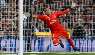 0-2. Keylor Navas en el segundo gol de Mandzukic.