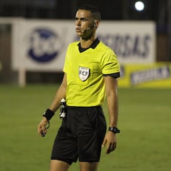 Así es Carlos Ortega, árbitro de Nacional vs Millonarios en la ida de la final de Liga BetPlay
