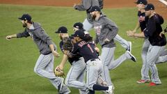 TORONTO, ON - OCTOBER 19: The Cleveland Indians celebrate after defeating the Toronto Blue Jays with a score of 3 to 0 in game five of the American League Championship Series at Rogers Centre on October 19, 2016 in Toronto, Canada.   Tom Szczerbowski/Getty Images/AFP
 == FOR NEWSPAPERS, INTERNET, TELCOS &amp; TELEVISION USE ONLY ==