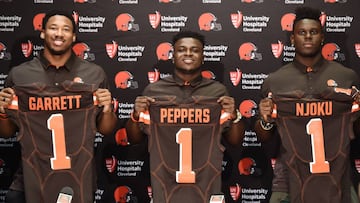 Apr 28, 2017; Berea, OH, USA; Cleveland Browns first round picks defensive lineman Myles Garrett and defensive back Jabrill Peppers and tight end David Njoku display their jerseys to the media at the Cleveland Browns training facility. Mandatory Credit: Ken Blaze-USA TODAY Sports