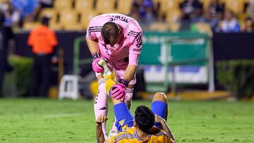 Nahuel Guzman and Javier Aquino of Tigres during the Semi-Finals first leg match between Tigres UANL and Cruz Azul as part of the CONCACAF Champions Cup 2025, at Universitario Stadium on April 23, 2025 in Monterrey, Nuevo Leon, Mexico.