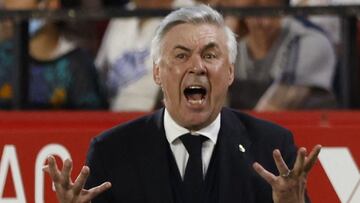 Soccer Football - LaLiga - Sevilla v Real Madrid - Ramon Sanchez Pizjuan, Seville, Spain - April 17, 2022 Real Madrid coach Carlo Ancelotti reacts REUTERS/Marcelo Del Pozo