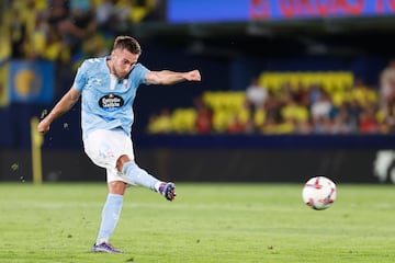 Al lateral celeste se le hace pequeña la banda y lleva un inicio liguero en el que ha desatado su poder goleador. En el partido ante el Villarreal, de falta directa.  Su buen hacer le ha permitido que sea convocado con la Selección.







