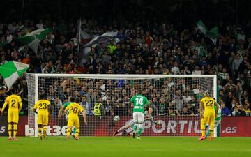 1-0. Sergio Canales celebró el primer gol.