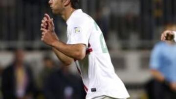 <b>DECISIVO. </b>Hélder Postiga celebra su gol en Luxemburgo, el 1-2 que supuso la victoria de Portugal.