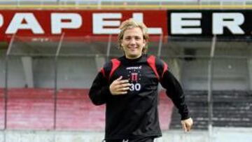 <b>FELIZ. </b>Nicolás juega en Defensores.