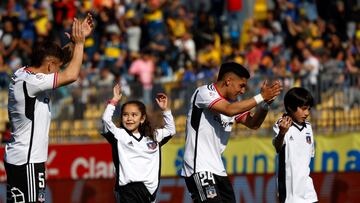 Futbol, Everton vs Colo Colo.
Fecha 20, campeonato Nacional 2023.
Los jugadores de Colo Colo ingresan a la cancha junto a ninos antes del partido de primera division contra Everton disputado en el estadio Sausalito de Vina del Mar, Chile.
06/08/2023
Andres Pina/Photosport
Football, Everton vs Colo Colo.
20th turn, 2023 National Championship.
Colo Colo’s players enter on the field with children prior to the first division match against Everton at the Sausalito stadium in Santiago, Chile.
06/08/2023
Andres Pina/Photosport