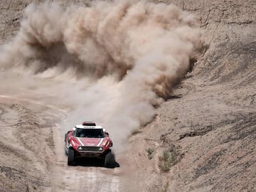 Mini&#039;s Finnish driver Mikko Hirvonen and German co-driver Andreas Schulz compete during the 2018 Dakar Rally&#039;s Stage 12 between Chilecito and San Juan, in Argentina, on January 18, 2018. / AFP PHOTO / Franck FIFE