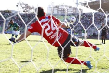 Jorge Luna derrota a Jorge Carranza durante el duelo ante O'Higgins.