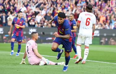 Joao Cancelo celebra el 5-1 al Sevilla. 