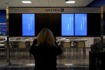 La actualización corrupta de CrowdStrike ha provocado caídas en millones de aparatos en todo el mundo como las pantallas de los aeropuertos o cajeros automáticos