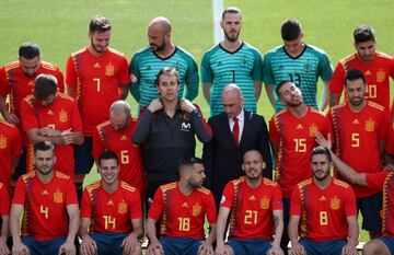 Spain World Cup squad pose for official Russia 2018 photo