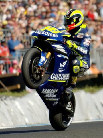 En 2005 consiguió su séptimo título mundial y quinto consecutivo en la categoría reina. Dominio absoluto de Valentino Rossi que consiguió 16 podios en 17 carreras y once victorias, batiendo a Marco Melandri por 147 puntos.