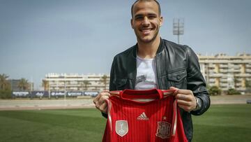 Sandro con la camiseta de España.