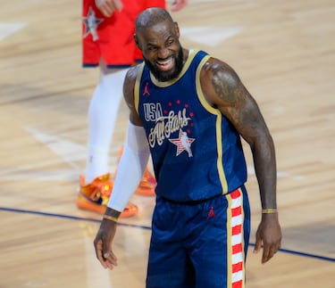 LeBron James de USA Stripes reacciona durante el partido del NBA All Star 2026 entre USA Stars y USA Stripes en el Intuit Dome.