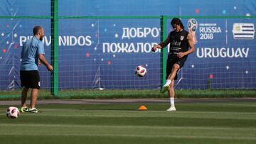 Cavani ya toca balón