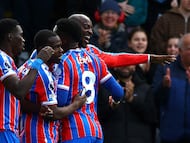 Soccer Football - Premier League - Crystal Palace v Newcastle United - Selhurst Park, London, Britain - April 12, 2026 Crystal Palace's Jean-Philippe Mateta celebrates scoring their first goal with teammates Action Images via Reuters/Matthew Childs EDITORIAL USE ONLY. NO USE WITH UNAUTHORIZED AUDIO, VIDEO, DATA, FIXTURE LISTS, CLUB/LEAGUE LOGOS OR 'LIVE' SERVICES. ONLINE IN-MATCH USE LIMITED TO 120 IMAGES, NO VIDEO EMULATION. NO USE IN BETTING, GAMES OR SINGLE CLUB/LEAGUE/PLAYER PUBLICATIONS. PLEASE CONTACT YOUR ACCOUNT REPRESENTATIVE FOR FURTHER DETAILS..