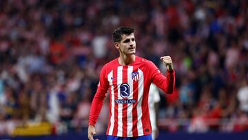 El delantero del Atlético de Madrid Álvaro Morata celebra su segundo gol ante el Real Madrid durante el partido de la sexta jornada de LaLiga que disputan ambos clubes este domingo en el Metropolitano.