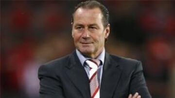 El Schalke negocia el fichaje del técnico Huub Stevens