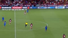 El dramático momento que vivió Erick Pulgar con Flamengo: ¡tuvo que ingresar la ambulancia!