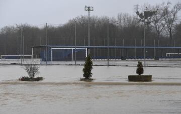 El Real Oviedo no ha podido entrenarse hoy en El Requexón debido a las inundaciones en la ciudad deportiva causadas por las continuas lluvias de estos días en Asturias.