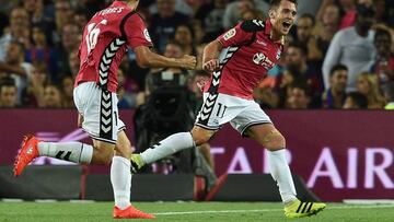 Alaves&#039; forward Ibai Gomez (R) celebrates goal during the Spanish league football match FC Barcelona vs Deportivo Alaves at the Camp Nou stadium in Barcelona on September 10, 2016.