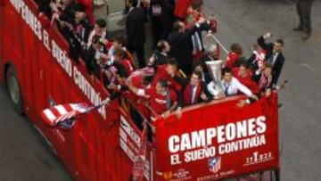 La plantilla del Atl&eacute;tico de Madrid celebra la Europa League conseguida en Hamburgo