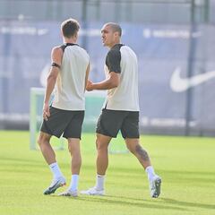 Oriol Romeu becomes Barcelona’s third summer signing