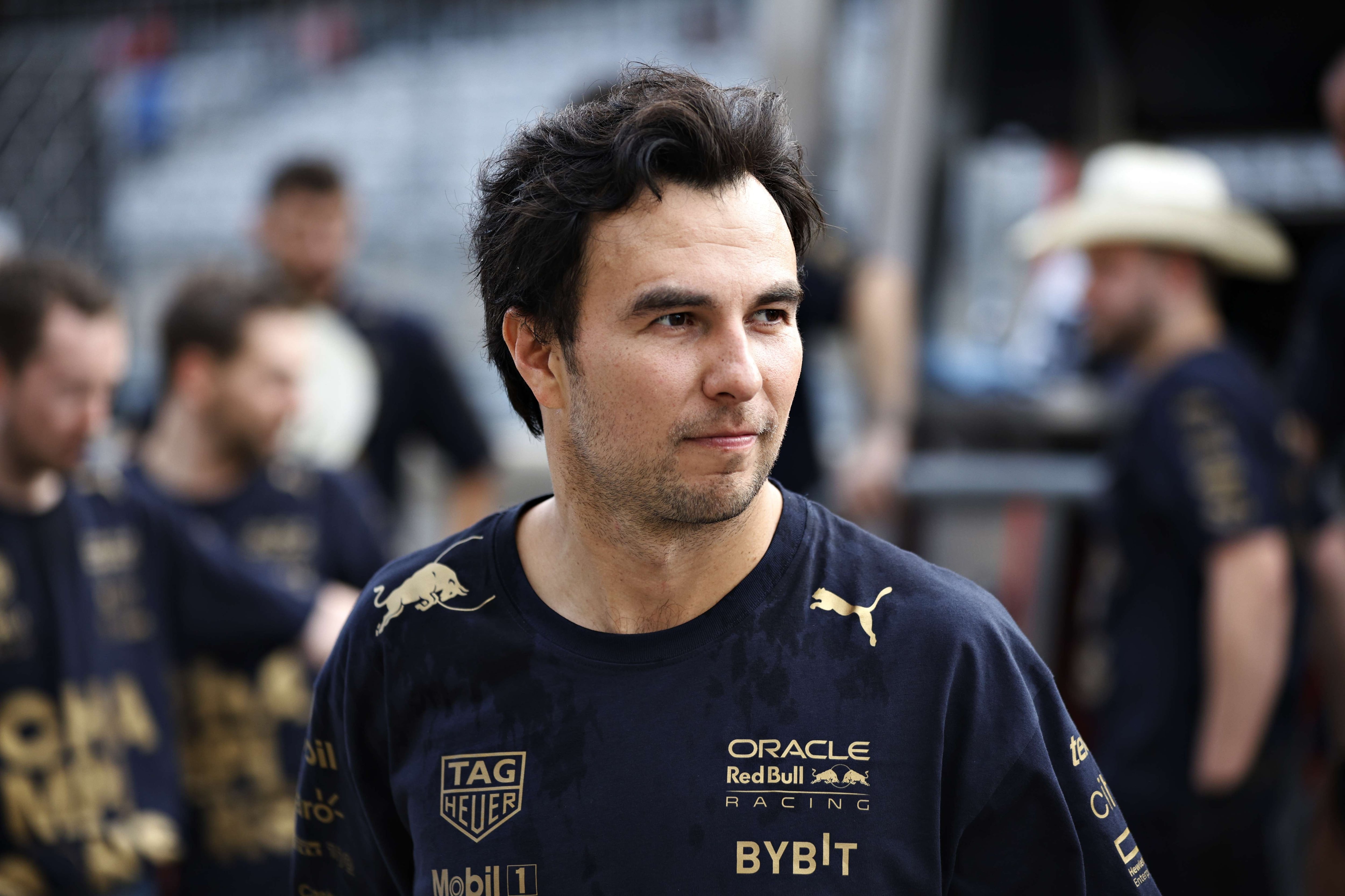 Checo Pérez, en el palco del Estadio BBVA junto a Emilio Azcárraga para apoyar al América