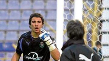 <b>GRANDES PORTEROS. </b>Asenjo puede seguir la senda que marcaron en su día porteros como César y Ricardo que tras lucirse en el Valladolid dejaron mucho dinero al club.
