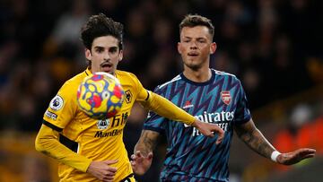 Wolverhampton Wanderers' Portuguese striker Francisco Trincao (L) vies with Arsenal's English defender Ben White (R) during the English Premier League football match between Wolverhampton Wanderers and Arsenal at the Molineux stadium in Wolverhampton, central England on February 10, 2022. (Photo by Adrian DENNIS / AFP) / RESTRICTED TO EDITORIAL USE. No use with unauthorized audio, video, data, fixture lists, club/league logos or 'live' services. Online in-match use limited to 120 images. An additional 40 images may be used in extra time. No video emulation. Social media in-match use limited to 120 images. An additional 40 images may be used in extra time. No use in betting publications, games or single club/league/player publications. / 