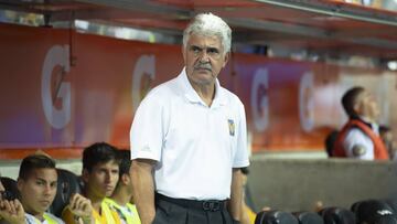 Ricardo Ferretti dirigiendo a Tigres en el Clásico Regio en la liguilla del Clausura 2019.